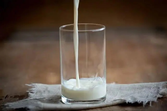 奶粉請(qǐng)用溫開(kāi)水沖飲